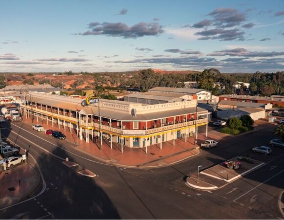 The Great Western Hotel on the corner of Barrier Highway and Linsley Street, Cobar.