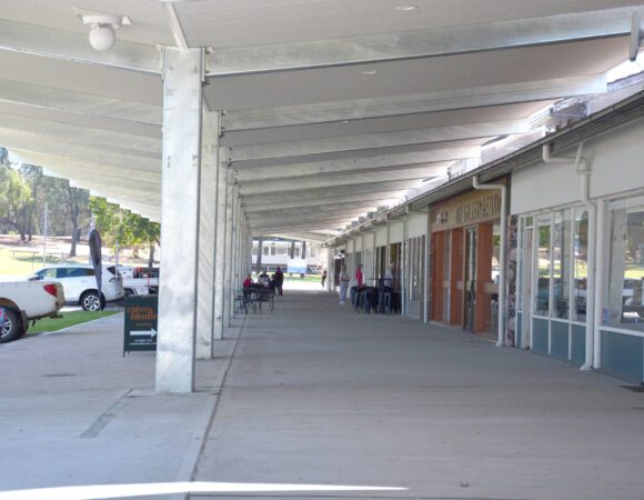 DSC_1705coly footpathscaled v2